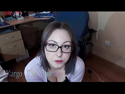 ❤️ 眼鏡をかけたセクシーな少女がカメラに向かってディルドを深くしゃぶる at porn ja.masseffect1.ru ❌️
